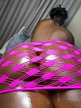 Snapshot of Hugemassivebootie chatting on May 21, 2026, 6:49 pm Hugemassivebootie online show from May 21, 2026, 6:49 pm