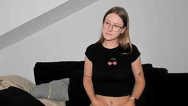 Snapshot of laurasommer chatting on May 19, 2026, 2:13 pm laurasommer online show from May 19, 2026, 2:13 pm