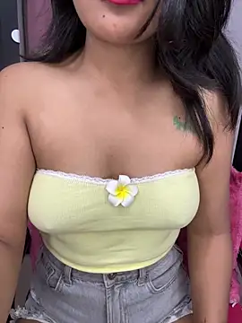 Snapshot of LeisyXO chatting on March 27, 2026, 8:21 pm LeisyXO online show from March 27, 2026, 8:21 pm