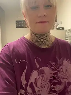 poussichienne online show from February 13, 2025, 5:33 pm