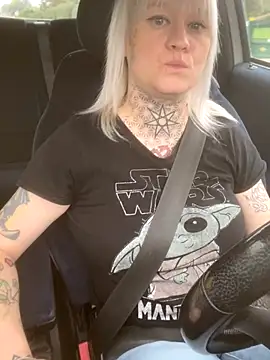 poussichienne online show from October 7, 2025, 10:49 am