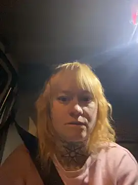 Snapshot of poussichienne chatting on April 25, 2026, 2:58 am poussichienne online show from April 25, 2026, 2:58 am