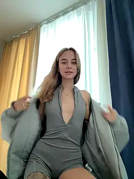 Snapshot of enjoy_my_beauty chatting on December 18, 2025, 5:45 am enjoy my beauty online show from December 18, 2025, 5:45 am