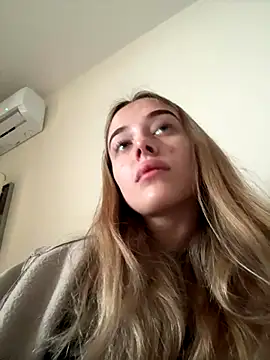 Snapshot of enjoy_my_beauty chatting on December 16, 2025, 6:28 am enjoy my beauty online show from December 16, 2025, 6:28 am