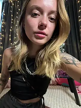Snapshot of enjoy_my_beauty chatting on December 29, 2024, 4:16 am enjoy my beauty online show from December 29, 2024, 4:16 am