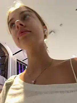 Snapshot of enjoy_my_beauty chatting on December 13, 2024, 7:36 am enjoy my beauty online show from December 13, 2024, 7:36 am