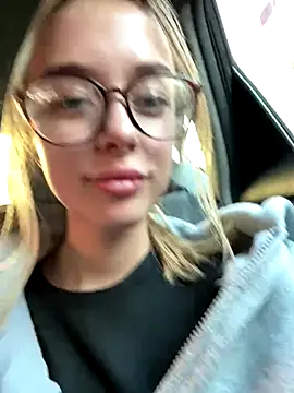 Snapshot of enjoy_my_beauty chatting on December 17, 2025, 11:26 am enjoy my beauty online show from December 17, 2025, 11:26 am