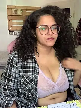 Snapshot of Curvydesifromgermany chatting on July 29, 2026, 1:54 pm Curvydesifromgermany online show from July 29, 2026, 1:54 pm