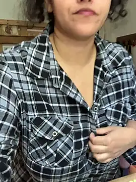 Snapshot of Curvydesifromgermany chatting on July 15, 2026, 11:39 am Curvydesifromgermany online show from July 15, 2026, 11:39 am
