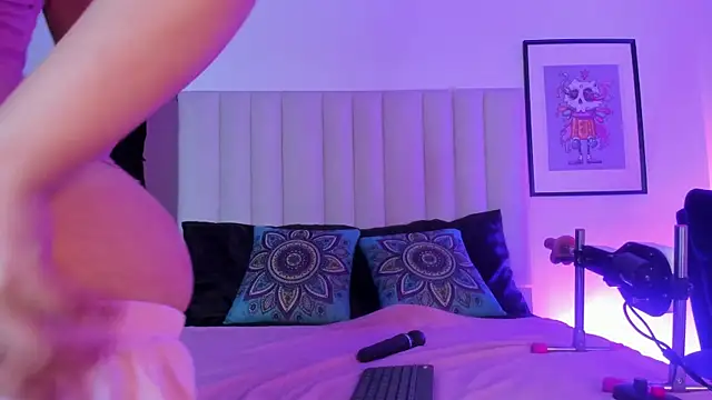 Laura Dicardy online show from April 22, 2026, 11:50 am