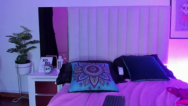 Laura Dicardy online show from April 25, 2026, 1:41 pm