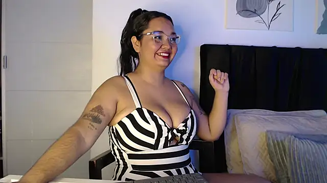 Snapshot of Alezapark chatting on February 7, 2025, 4:35 pm Alezapark online show from February 7, 2025, 4:35 pm