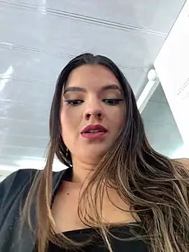 Snapshot of annavi_ chatting on May 10, 2026, 5:37 pm annavi online show from May 10, 2026, 5:37 pm