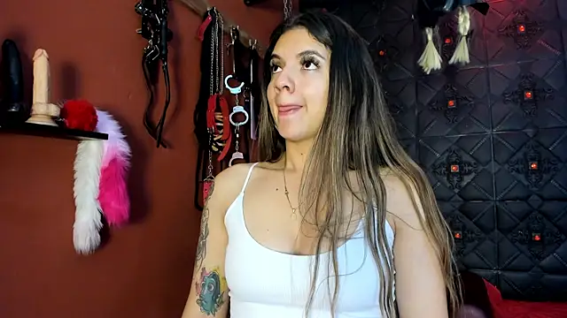 annavi  online show from November 27, 2025, 11:43 am