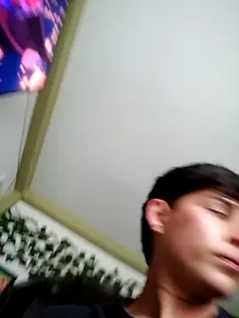 Snapshot of Lukas_strong chatting on October 14, 2025, 5:13 pm Lukas strong online show from October 14, 2025, 5:13 pm