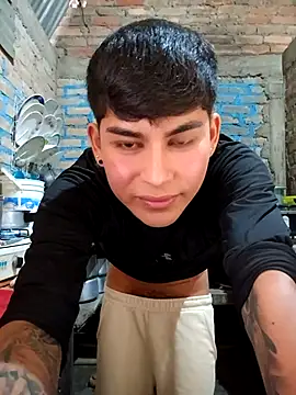 Snapshot of Lukas_strong chatting on September 22, 2025, 3:29 pm Lukas strong online show from September 22, 2025, 3:29 pm