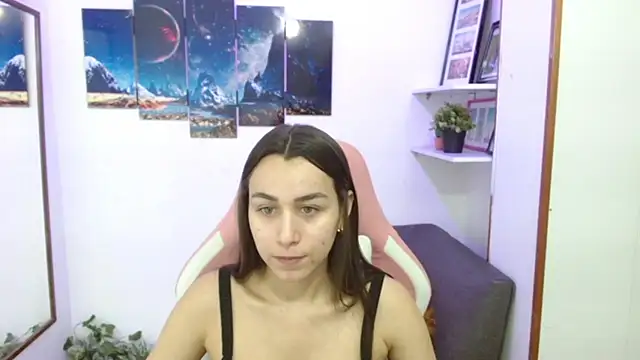 Snapshot of EmmaMyerss_ chatting on March 3, 2025, 10:31 pm EmmaMyerss online show from March 3, 2025, 10:31 pm