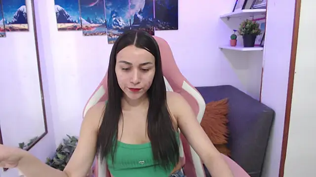 Snapshot of EmmaMyerss_ chatting on March 20, 2025, 10:51 pm EmmaMyerss online show from March 20, 2025, 10:51 pm