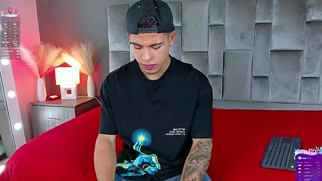 Snapshot of Ken-boy_ chatting on March 7, 2025, 2:46 am Ken-boy online show from March 7, 2025, 2:46 am