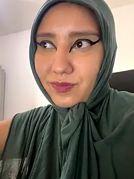 hannahayat online show from November 13, 2025, 2:43 pm