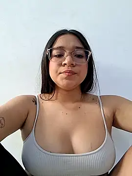 Snapshot of -VICKKY chatting on April 27, 2026, 2:59 pm -VICKKY online show from April 27, 2026, 2:59 pm