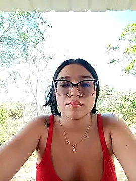 -VICKKY online show from September 19, 2025, 1:48 pm