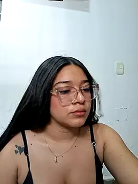 Snapshot of -VICKKY chatting on July 6, 2026, 7:49 pm -VICKKY online show from July 6, 2026, 7:49 pm