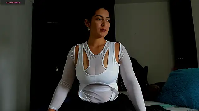 sofiaparker8 online show from April 13, 2026, 7:40 pm