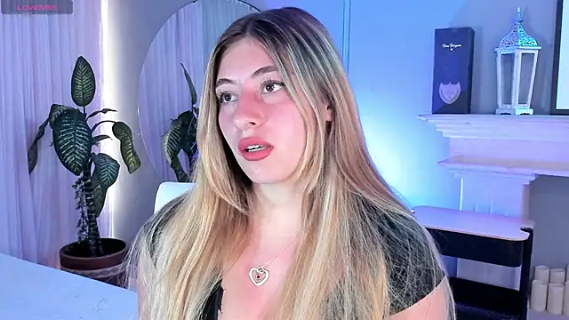 Snapshot of tiffany_becker chatting on January 15, 2026, 1:03 pm tiffany becker online show from January 15, 2026, 1:03 pm