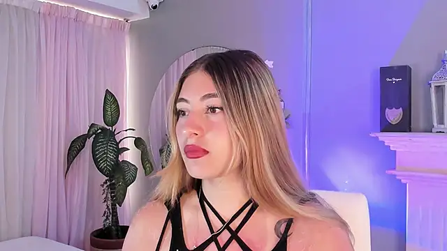 Snapshot of tiffany_becker chatting on January 13, 2026, 1:04 pm tiffany becker online show from January 13, 2026, 1:04 pm