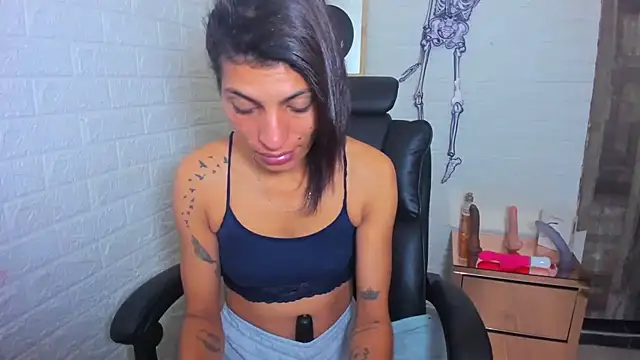 ImCrazzy online show from October 17, 2025, 12:51 pm