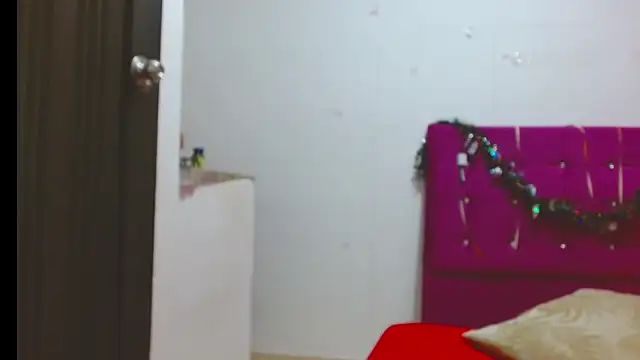 chantalsemenova1 online show from November 27, 2025, 2:01 am