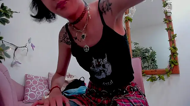 Snapshot of BonnieCute_ chatting on April 5, 2026, 12:06 am BonnieCute online show from April 5, 2026, 12:06 am