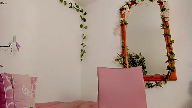 Snapshot of BonnieCute_ chatting on April 8, 2026, 7:48 pm BonnieCute online show from April 8, 2026, 7:48 pm