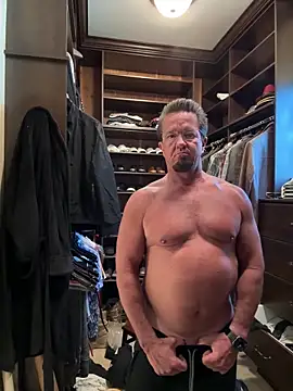 sluttydylan online show from May 21, 2026, 8:17 pm