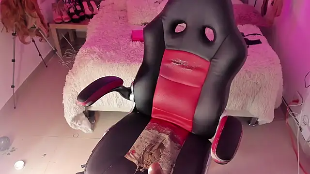 anyclark  online show from October 17, 2025, 3:54 am