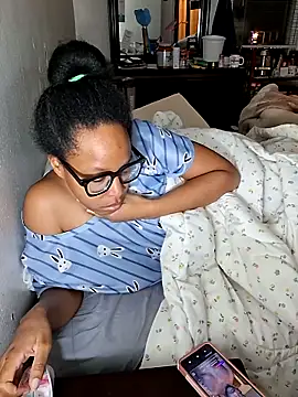 madamsensuale online show from February 5, 2026, 5:25 am