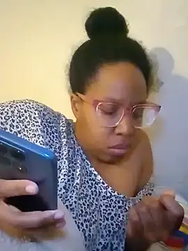 Snapshot of madamsensuale chatting on January 20, 2025, 10:15 pm madamsensuale online show from January 20, 2025, 10:15 pm