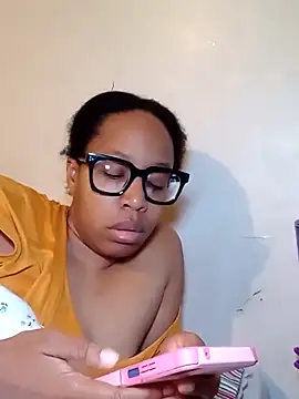 Snapshot of madamsensuale chatting on February 9, 2025, 1:44 am madamsensuale online show from February 9, 2025, 1:44 am