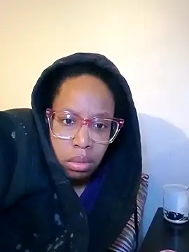 Snapshot of madamsensuale chatting on February 18, 2025, 6:15 am madamsensuale online show from February 18, 2025, 6:15 am