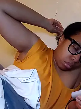 Snapshot of madamsensuale chatting on February 5, 2025, 5:09 am madamsensuale online show from February 5, 2025, 5:09 am