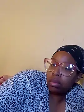 Snapshot of madamsensuale chatting on January 7, 2025, 1:49 am madamsensuale online show from January 7, 2025, 1:49 am