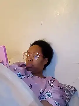 Snapshot of madamsensuale chatting on February 20, 2025, 9:33 am madamsensuale online show from February 20, 2025, 9:33 am