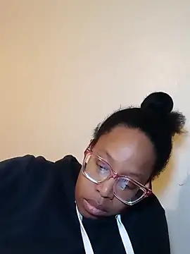 Snapshot of madamsensuale chatting on February 25, 2025, 5:19 am madamsensuale online show from February 25, 2025, 5:19 am