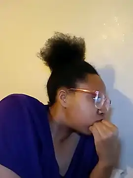 Snapshot of madamsensuale chatting on February 13, 2025, 5:05 am madamsensuale online show from February 13, 2025, 5:05 am