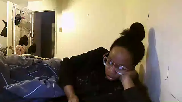 Snapshot of madamsensuale chatting on March 14, 2025, 12:07 pm madamsensuale online show from March 14, 2025, 12:07 pm