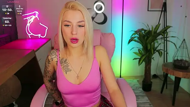 Snapshot of Crystal_Barbie chatting on March 18, 2025, 7:44 pm Crystal Barbie online show from March 18, 2025, 7:44 pm