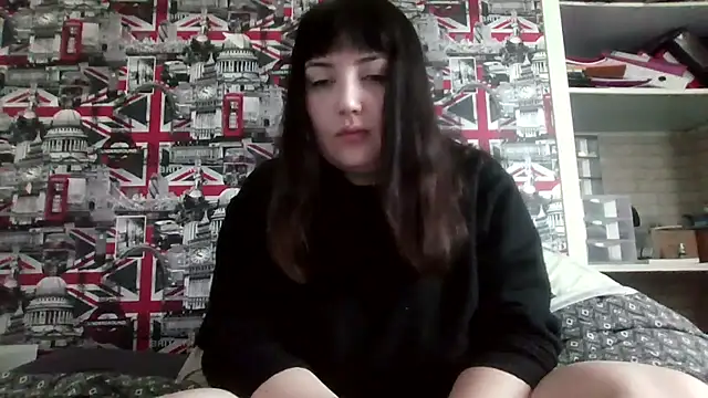 Lynylou online show from October 13, 2025, 7:32 am