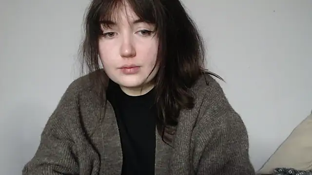 Snapshot of Lynylou chatting on March 17, 2026, 6:11 pm Lynylou online show from March 17, 2026, 6:11 pm