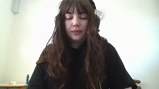 Snapshot of Lynylou chatting on May 30, 2026, 2:44 pm Lynylou online show from May 30, 2026, 2:44 pm